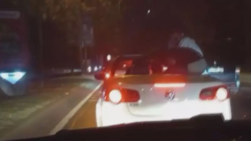 Kayseri'de İnanılmaz Görüntüler: Otomobilin Üzerinde Seyahat Edenler Şaşkına Döndü!