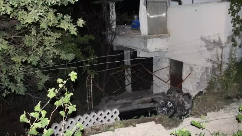 Kayseri'de Şok Eden Kaza: Araç Kontrolden Çıkarak Direksiyon Bahçesine Uçtu!