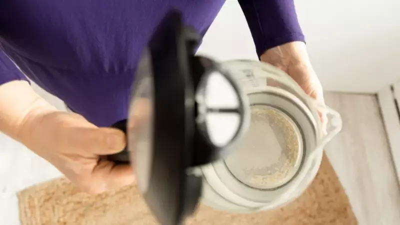 Kireç Lekesi Canavarına Son! Bu Tek Malzeme Mucizesi Saniyeler İçinde Lekeyi Söküp Atıyor