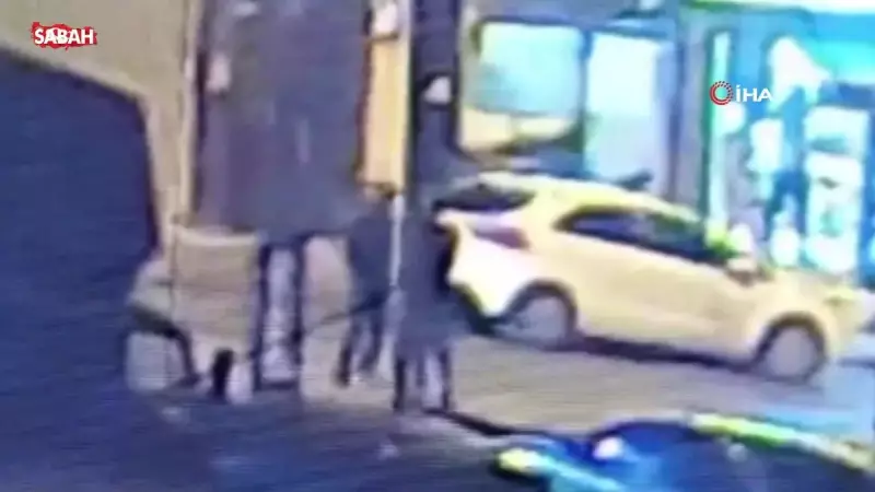 Küçükçekmece'de Kurşun Yağmuru! Ev ve İş Yerini Tarayan Şüpheliler Kamerada | 4 Gözaltı