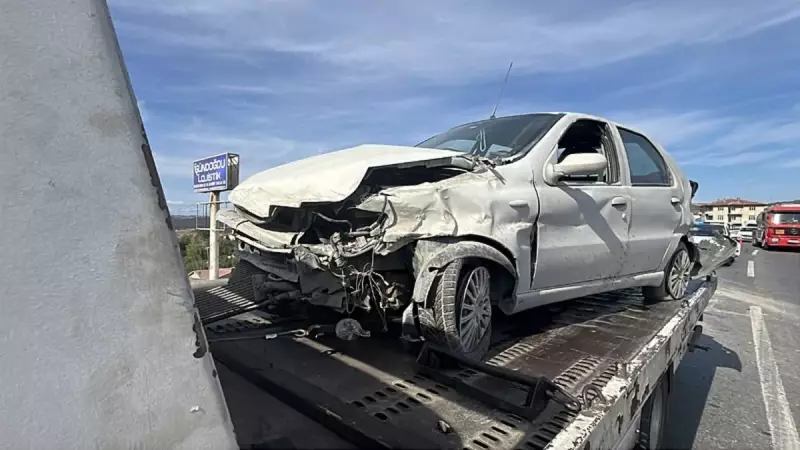 Kocaeli'de Feci Kaza: Otomobil Bariyere Adeta Çakıldı, 4 Kişi Yaralandı!