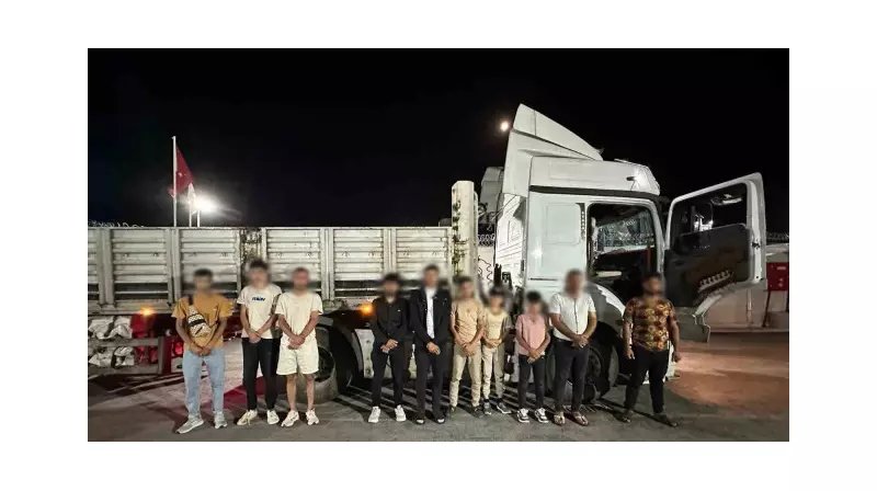 Konya'da Çarpıcı Operasyon: TIR'dan Kaçak Elektronik Sigara ve Düzensiz Göçmen Çıktı!