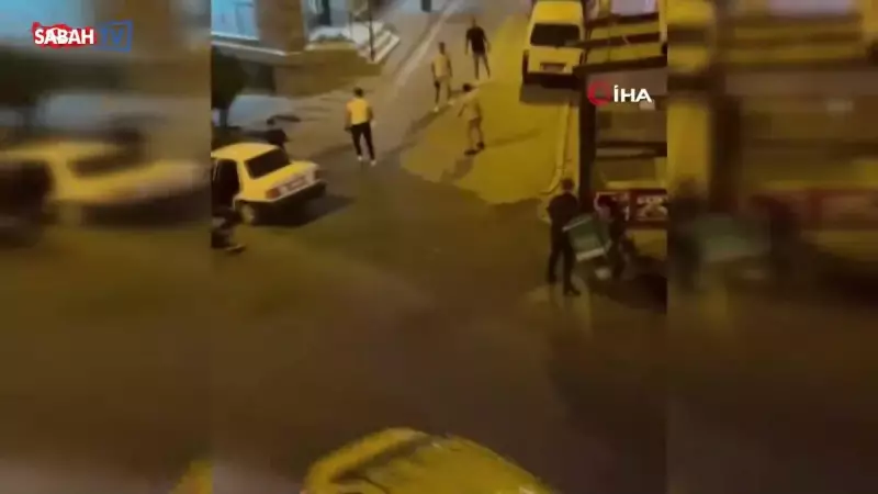Korkunç Anlar! Tartıştığı Adamı Bıçakla Sokakta Kovaladı - İşte O Görüntüler