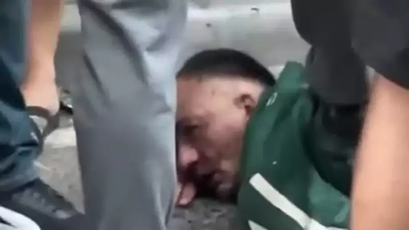 Korkunç Bıçaklı Saldırı: Sokak Ortasında Kan Donduran Anlar! Mahalle Linç Girişiminde Bulundu