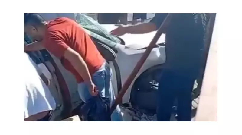 Korkunç Kaza! Aracın Bariyerlere Çarpışı Anı Kamerada - 2 Yaralı