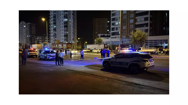 Korkunç Kaza! Kamyonet Çarptı, Otomobil Ezdi: Yaya Hayatını Kaybetti