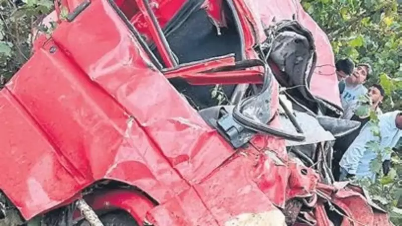 Korkunç Kaza: Kamyonet Fındık Bahçesine Uçtu! 4 Can Gitti, 1 Yaralı