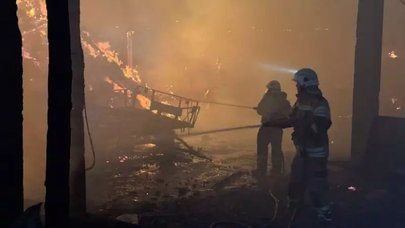 Kütahya'da Alevlerin Gece Yarısı İsyanı: 2 Köy Evi, Samanlıklar ve Ahırlar Kül Oldu!