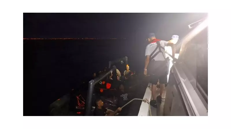 Kuşadası Açıklarında Dramatik Kurtarma Operasyonu: 21 Düzensiz Göçmen Güvenliğe Alındı!