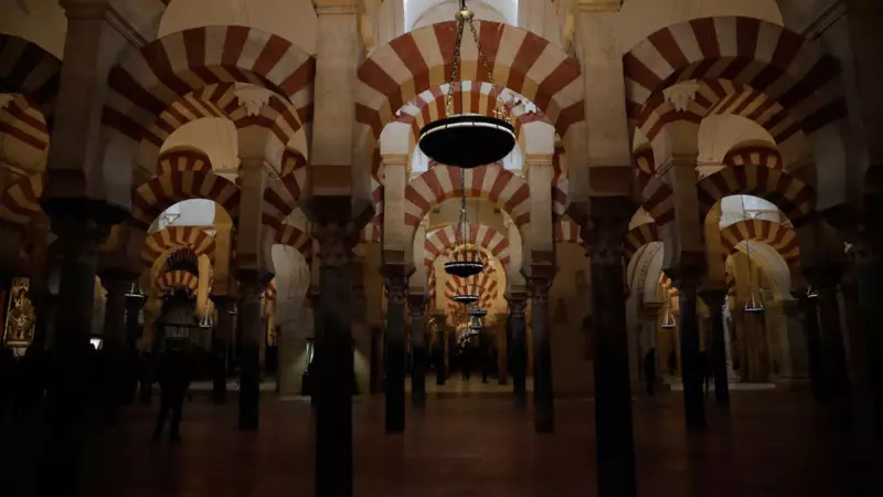 Kurtuba Camii Katedrali'nde Çıkan Yangın Endişe Yarattı: Tarihi Miras Tehlikede!