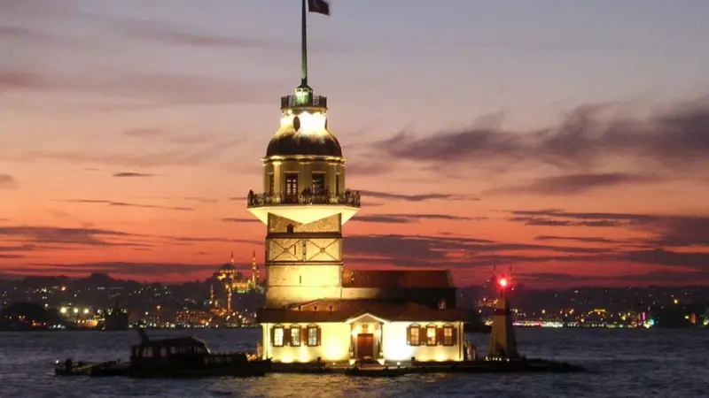 Kız Kulesi'nin Büyüleyici Hikayesi: İstanbul Boğazı'nın İncisi Hakkında Bilinmeyenler