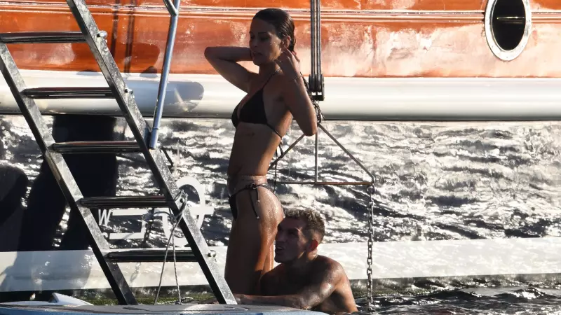 Lucas Torreira ve Devrim Özkan'ın Mavi Sularında Aşkı Yeniden Canlandıran Tatili!