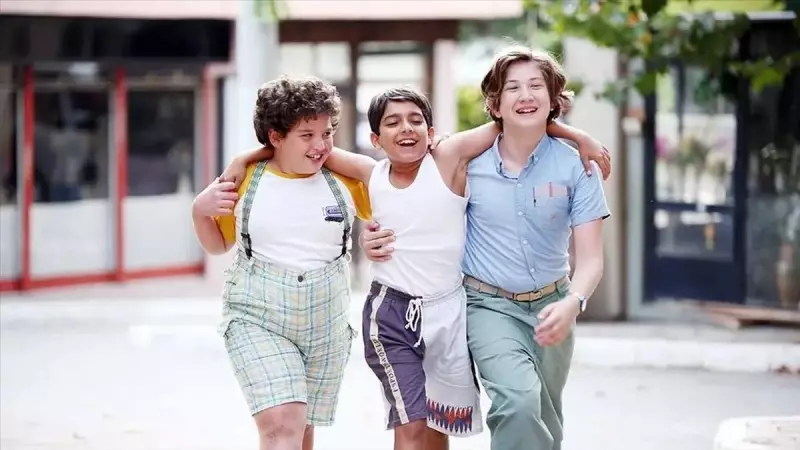 Mahalleden Arkadaşlar Filmi: Setin Sırları ve Unutulmaz Anılar