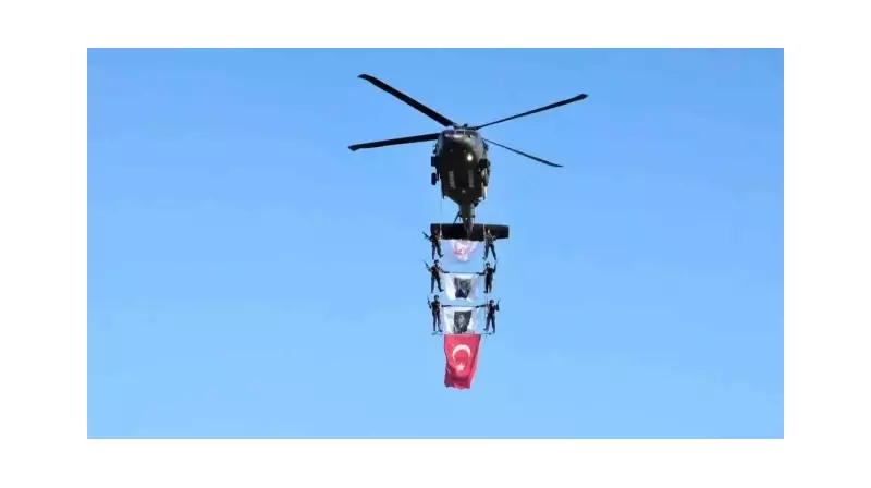 Malazgirt Zaferi'nin 954. Yılında Nefes Kesen Helikopter Gösterisi! Jandarma'nın Göklerdeki Dansı