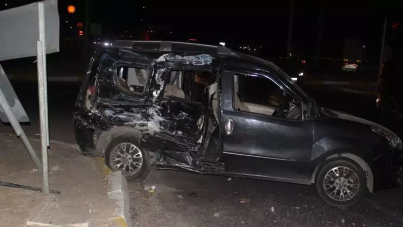 Manisa'da Feci Kaza! Kamyon ile Hafif Ticari Araç Çarpıştı: 1 Ölü, 8 Yaralı