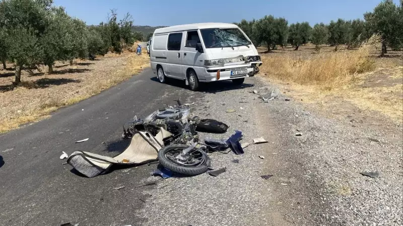 Manisa'da Feci Kaza! Motosiklet ile Minibüs Kafa Kafaya Çarpıştı: 1 Can Yitti