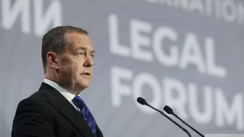 Medvedev'den Çarpıcı Açıklama: 'Avrupa, Trump'ın Karşısında Diz Çöktü!'