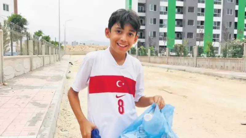 Mersin'in 'Çöp Avcısı' Aras: Sokaklardan Topladıklarıyla Hayatını Değiştiren Genç
