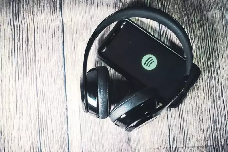 Müzik Endüstrisinde Güven Sarsıntısı: Dinleyiciler ve Sanatçılar Ne Yapmalı?