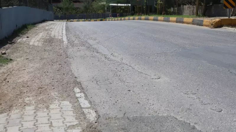 İnanılmaz Görüntüler: Seyir Halindeki Mikserden Yola Beton Akışı!