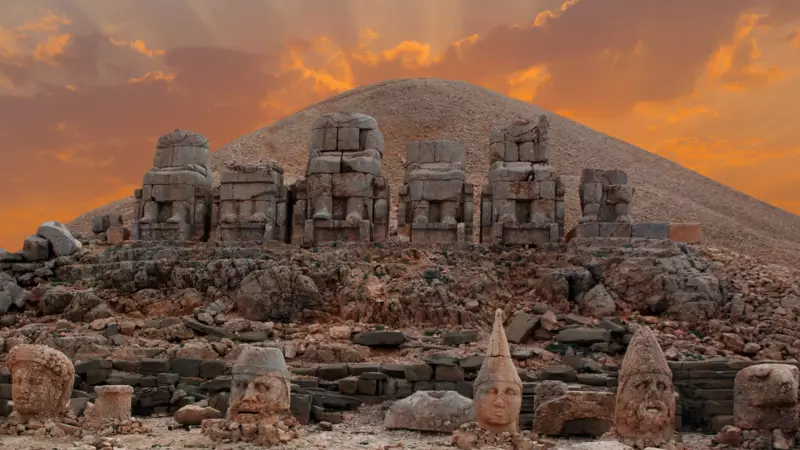 Nemrut Dağı: Tarihin Gizemli Tepesinde Bir Yolculuk