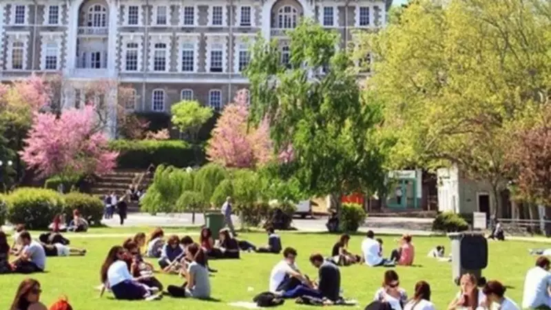 Üniversite Kayıtları Başlıyor! Tarihler, Gereken Evraklar ve Adım Adım Kayıt Rehberi