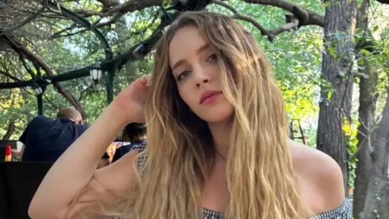 Ünlü Oyuncu Hayal Köseoğlu'nun Yürek Burkan İtirafı: 'Babamın Kaybı İçime Kor Ateşi Gibi Düştü'