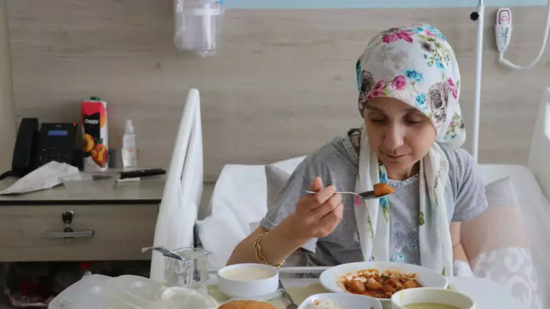 Çocukken İçtiği Yağ Çözücü Yüzünden Yemek Borusu Yanan Genç Anne, Kütahya'da Mucizevi Tedaviyle Hayata Tutundu!