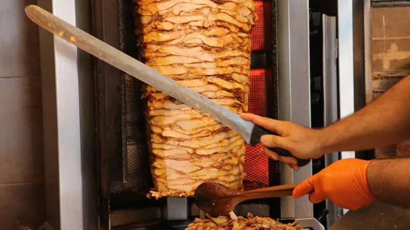 Şok Edici Döner Zehirlenmesi Davası: 999 Kişinin Hayatını Karartan İki İsim İçin 8 Yıl Hapis İsteniyor!