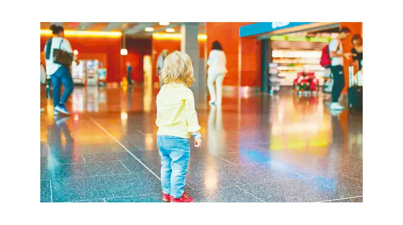 Şok Edici Olay: Çocuklarını Havalimanında Bırakıp Tatile Gittiler!