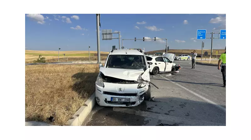 Çorum'da Korkunç Kazada 10 Yaralı: Hafif Ticari Araç ile Otomobil Çarpıştı!
