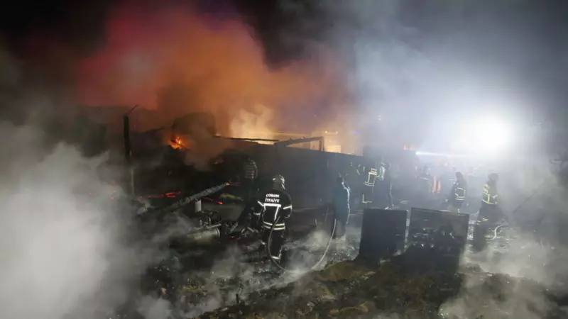 Çorum'da Mandıra Faciası: Alevler Geceyi Aydınlattı, Ekipler Seferber Oldu!