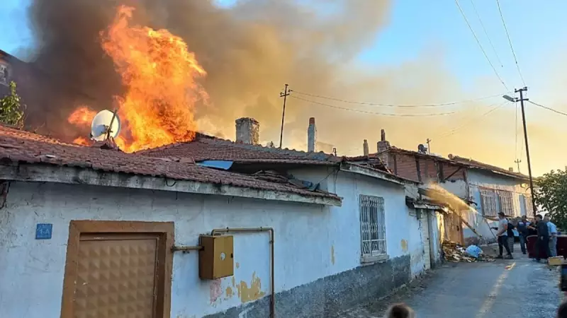 Çorum'da Müstakil Evde Çıkan Yangın Komşu Evleri de Tehdit Etti: 5 Konut Zarar Gördü!