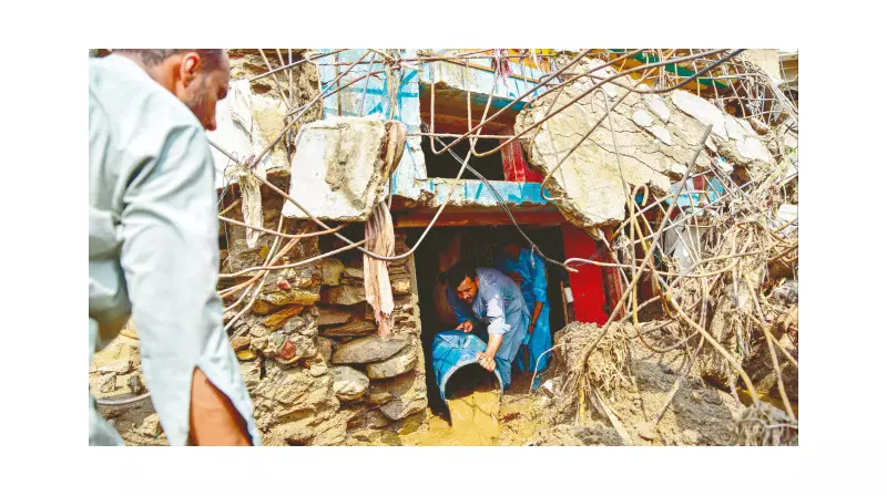 Pakistan'da Sel Felaketi: 330 Can Kaybı, Yardım Çağrıları Yükseliyor!