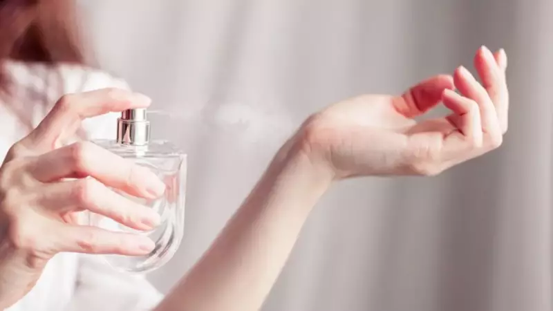 Parfümünüz Bütün Gün Nasıl Kalır? Uzmanlar 7 Altın Kuralı Açıkladı!