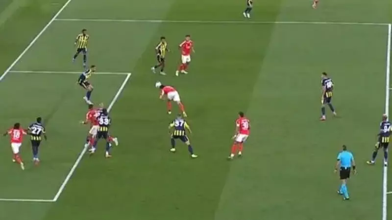 Portekiz'de Skandal Karar! İki Gol İptal, Diogo Costa'nın Müthiş Performansıyla Avrupa Ligi'nde Gecenin Hakimi Oldu