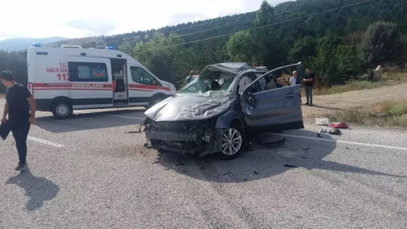 Refahiye'de Acı Tablo: Korkunç Kaza Can Aldı, 3 Kişi Yaralandı!