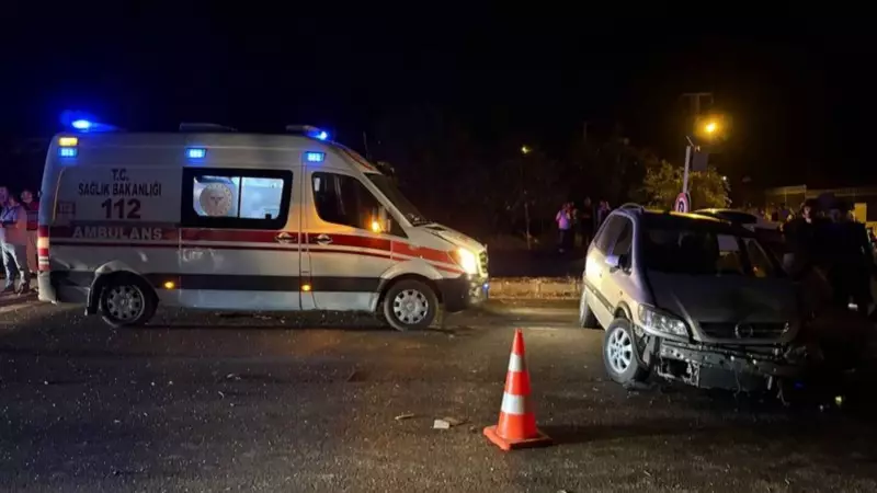 Sakarya'da İki Araç Kafa Kafaya Çarpıştı: 8 Yaralı!