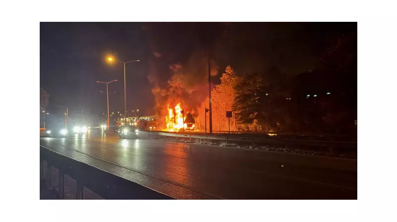 Samsun'da Kimyasal Madde Yüklü TIR Alev Alev! 8 Kilometre Boyunca Yandı