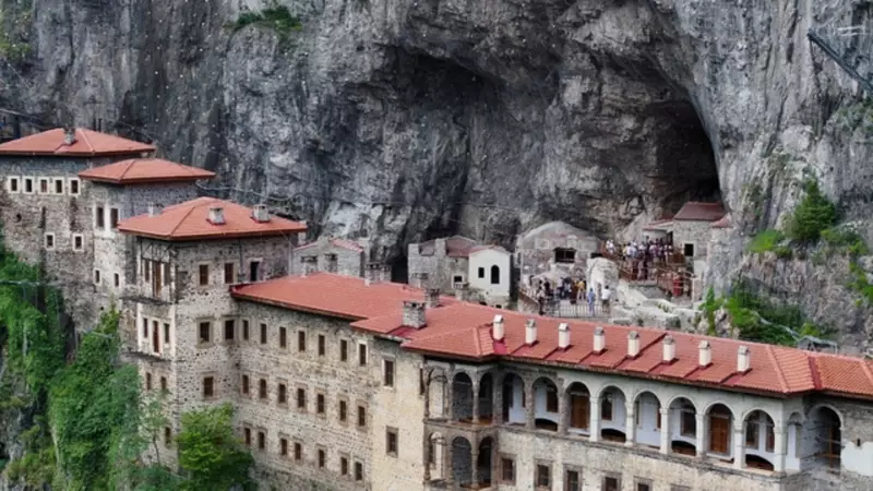 Sümela Manastırı: Karadeniz'in Gizemli Tarih Hazinesi | Nerede ve Nasıl Gidilir?