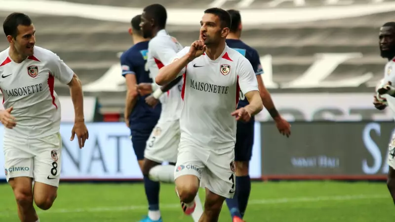 Süper Lig'de Gol Kralları: Hangi Futbolcular Sahada Fırtına Gibi Esiyor?