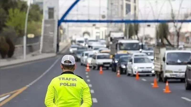 İstanbul'da 30 Ağustos Coşkusu: Vatan Caddesi Trafiğe Kapatıldı!