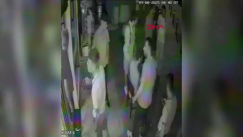 İstanbul'da Genç Dehşeti: 16 Yaşındaki Çocuk Kendini Bıçakladı!