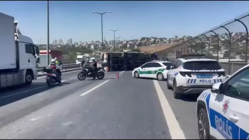 İstanbul'da Kamyon Devrildi: Tem Otoyolu Felç Oldu, Kilometrelerce Araç Kuyruğu!
