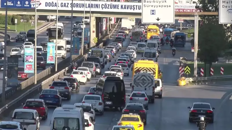 İstanbul'da Mesai Bitti, Trafik Kilitlendi: Akşam Yolculuğu Kabus Oldu!
