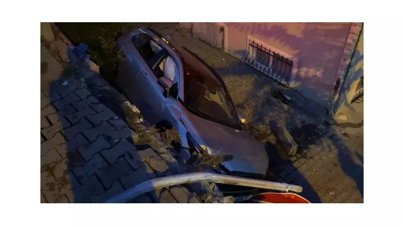 İstanbul'da Şok Eden Kaza: Araç Apartman Bahçesine Uçtu!