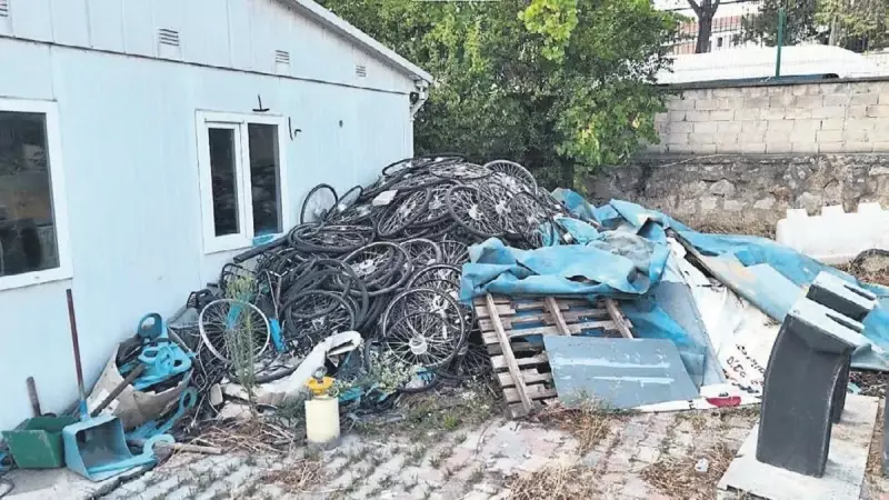 İstanbul'un Bisikletleri Çürümeye Terk Edildi: Yıllık 18 Milyar Dolarlık Kayıp!
