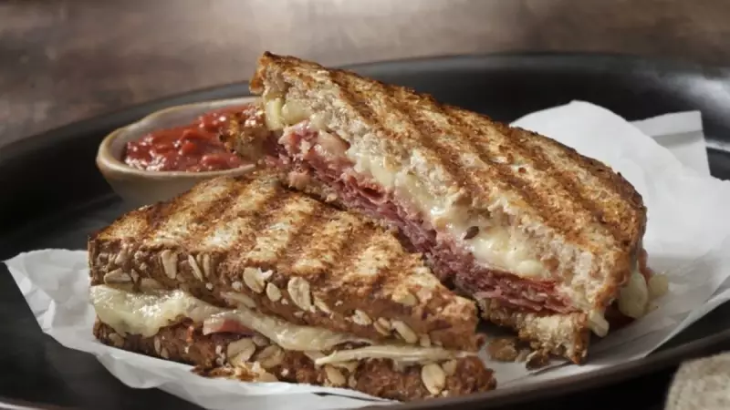 Sucuklu Yumurtalı Tost: Kahvaltılarınıza Lezzet Şöleni Katacak Tarif!