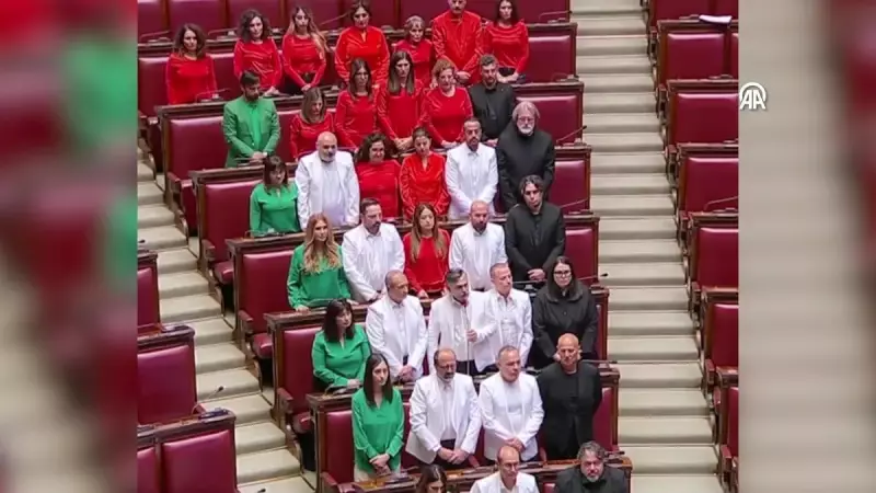 İtalya Parlamentosu'nda Filistin Desteği: Muhalefet Vekillerinden Renkli Protesto