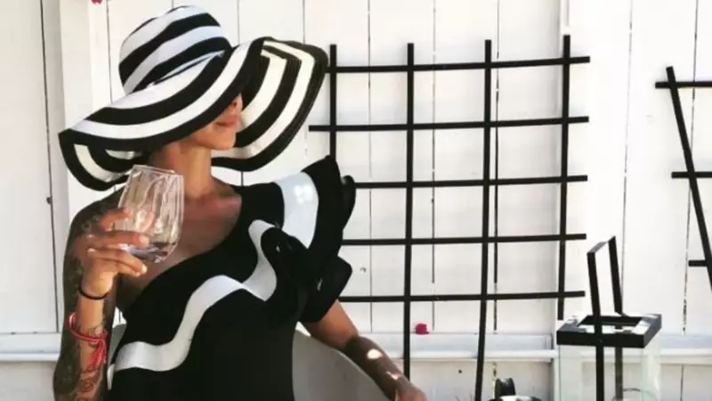 Tayanc Ayaydın'ın Eşi: Öğretmen, Gezgin ve Aktiviste Dair Merak Edilenler